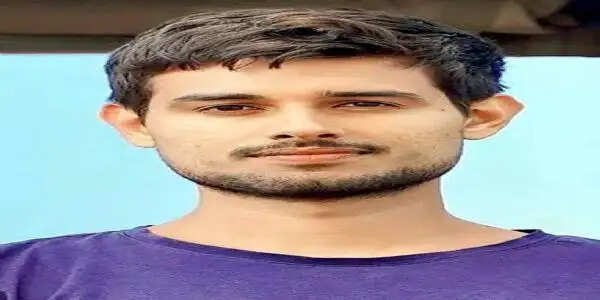 गुरुग्राम पुलिस ने यूट्यूबर ध्रुव राठी को जंतर-मंतर जाने से पहले ही हिरासत में लिया