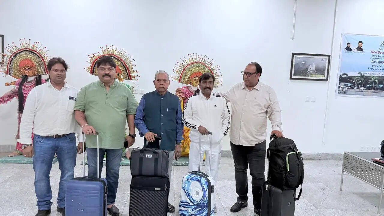 लोकतंत्र बचाओ रैली में शामिल होने के लिए केशव महतो दिल्ली रवाना