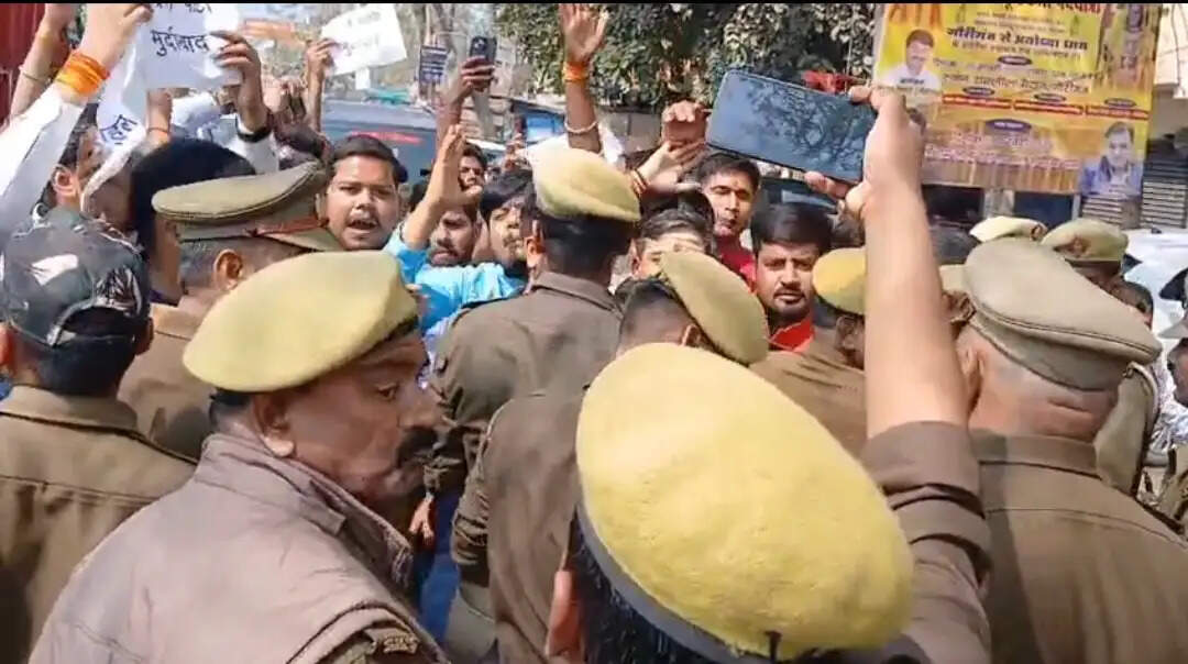 एआई समिट विवाद मामले में कांग्रेस और भाजयुमो नेताओं में टकराव, पुलिस ने संभाला मोर्चा