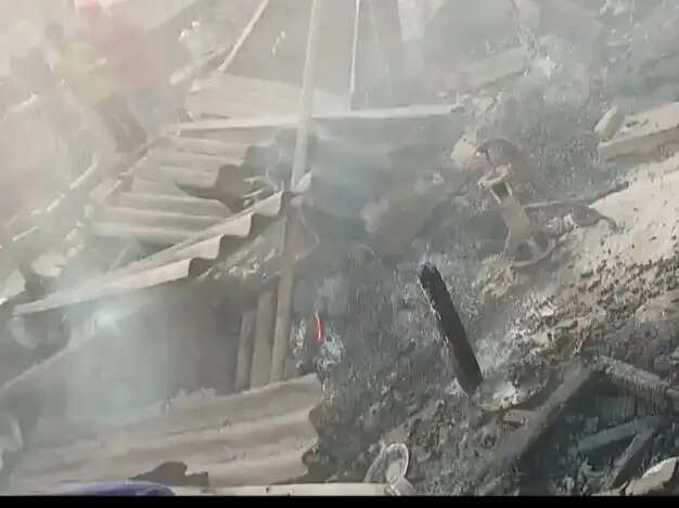 भीषण अग्निकांड में एक दर्जन मकान जलकर स्वाहा, पीड़ितों ने कहा जल्द मिले मुआवजा