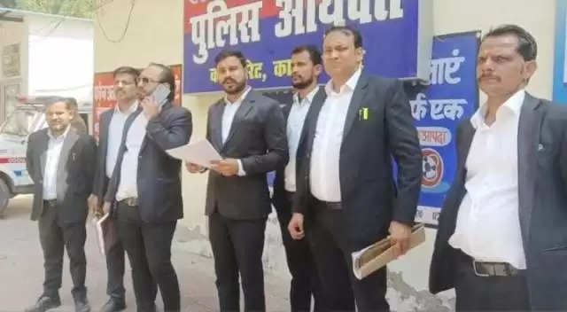 फर्जी सिपाही और टीएसआई ने अधिवक्ता से की वसूली