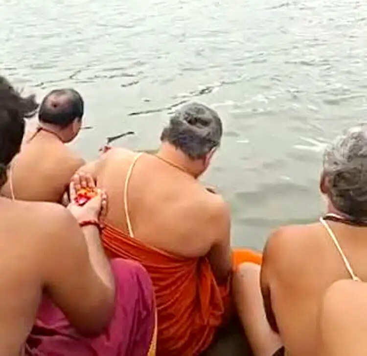 हरतालिका तीज पर सामवेदी ब्राह्मणों ने गंगा तट पर किया उपाकर्म