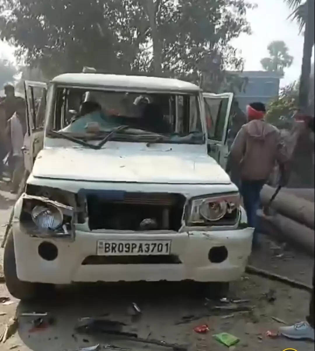 हत्या के विरोध में ग्रामीणों ने एन एच-722 को किया जाम