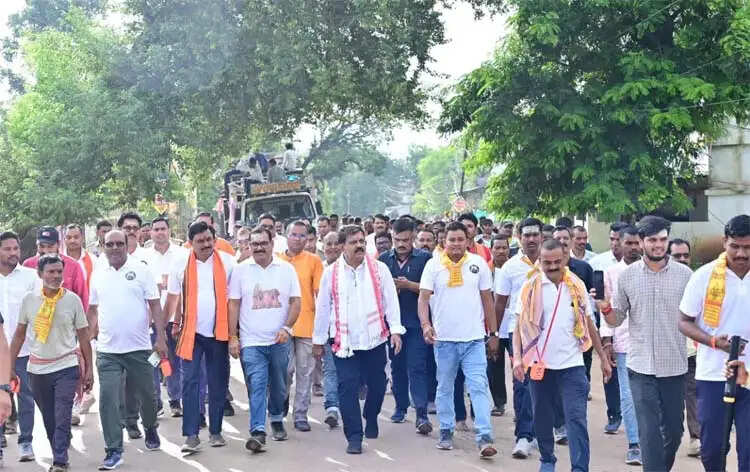 हर-हर महादेव और बोल-बम के जयघोष के साथ निकली भोरमदेव पदयात्रा, शिवमय हुआ कबीरधाम