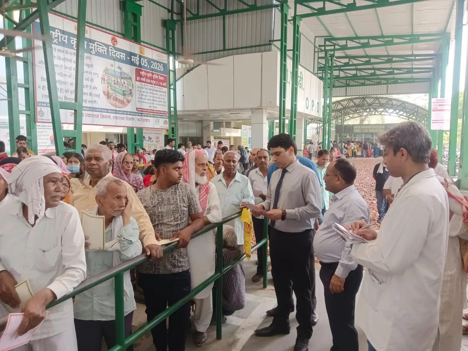 फरीदाबाद : हरियाणा स्वास्थ्य विभाग निदेशक ने किया अस्पतालों का निरीक्षण