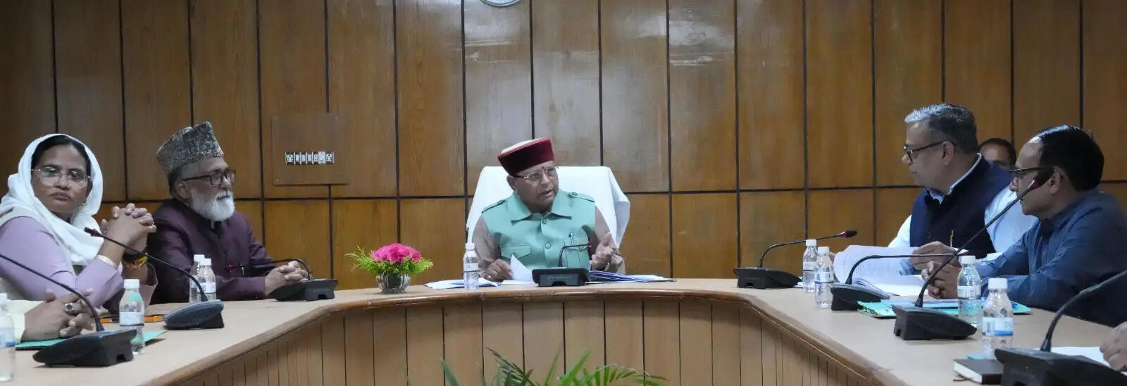 अल्पसंख्यक कल्याण मंत्री ने परखीं योजनाओं की प्रगति