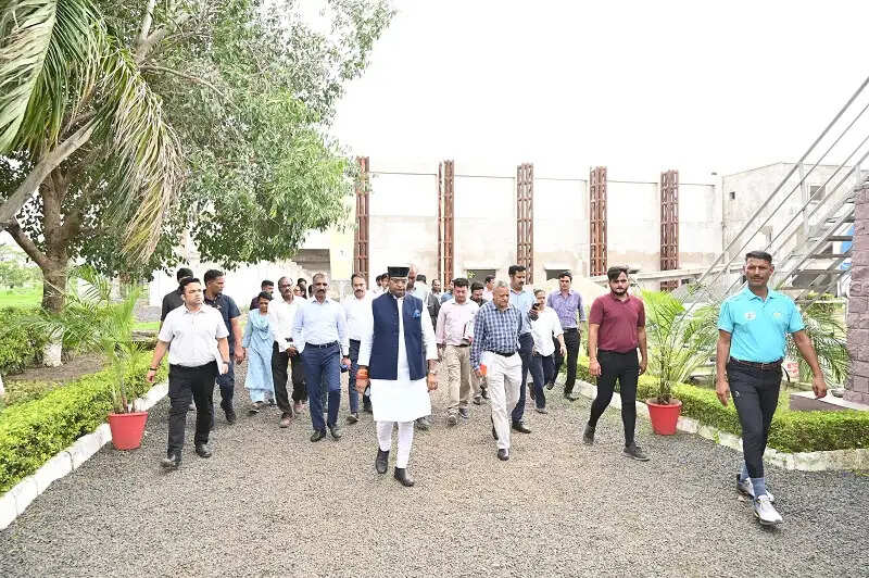 मप्रः खेल मंत्री सारंग ने घुड़सवारी अकादमी का निरीक्षण कर व्यवस्थाओं का लिया जायजा