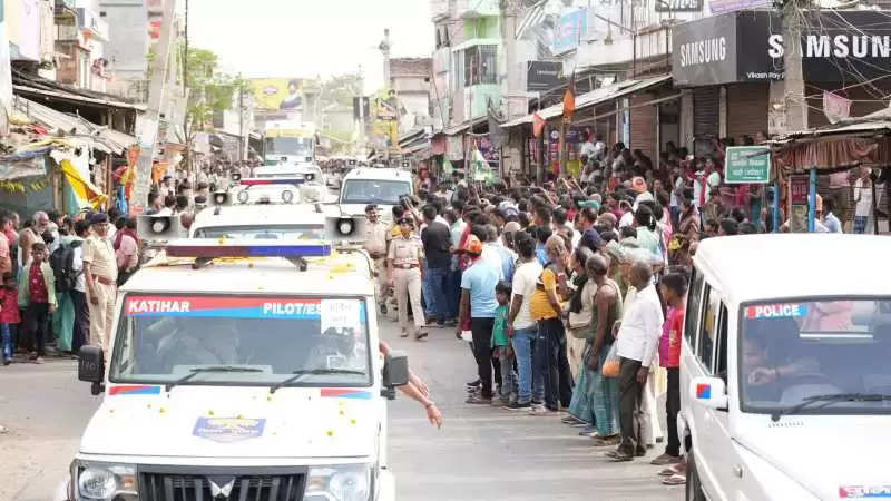 12 किमी लंबे रोड शो में शामिल हुए मुख्यमंत्री, उमड़ा जनसैलाब, हुई पुष्प-वर्षा