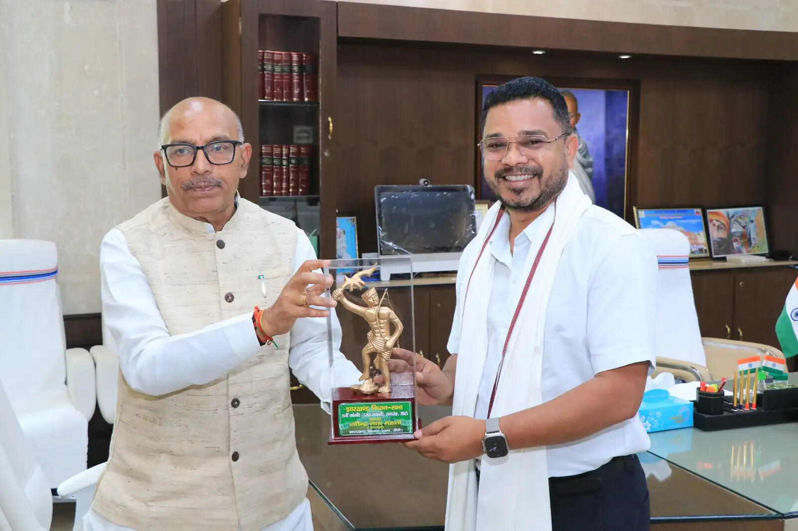 ग्लोबल अवार्ड के लिए चुने गए डॉ अभय को स्पीकर ने किया सम्मानित