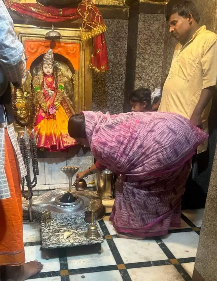 उम्मीदवार बनने के बाद हिमाद्री सिंह पहुंची नर्मदा मन्दिर, पूजा अर्चना कर मांगा आशीर्वाद