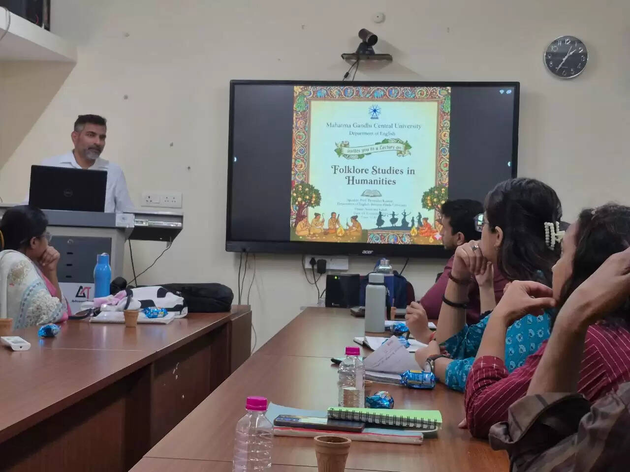 एमजीसीयू के अंग्रेजी विभाग में मानविकी लोककथा अध्ययन पर व्याख्यान का आयोजन