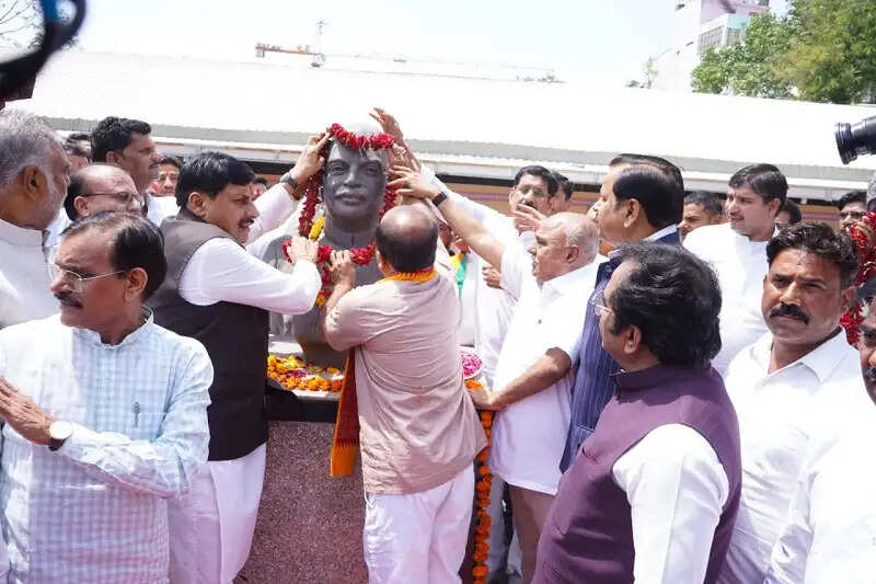 मप्र से राज्यसभा के लिए भाजपा उम्मीदवार महेश केवट ने दाखिल किया नामांकन, तीसरी सीट के लिए रोचक हुआ मुकाबला