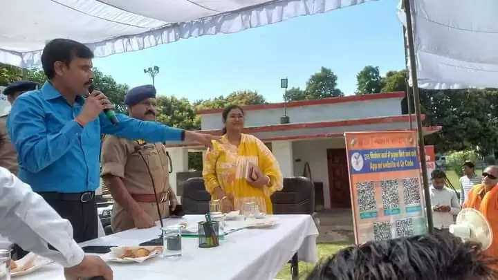 होली मनाते समय आदर्श आचार संहिता का ध्यान अवश्य रखें : जिलाधिकारीसभी लोग अमन चैन के साथ होली का त्यौहार मनाएं:- पुलिस अधीक्षक