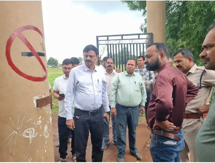 तिल्दा स्कूल में पिलर गिरने से सात वर्षीय बच्चे की मौत पर एडीएम ने दिए जांच के आदेश