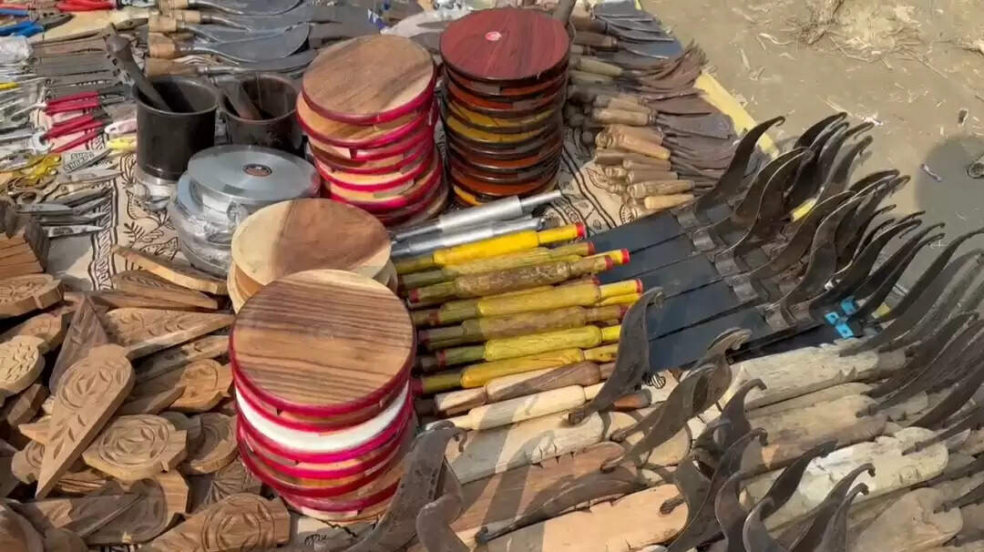 तरैया स्थित भलूआ का खिचड़ी मेला&nbsp;लकड़ी के सामानों के लिए प्रसिद्ध