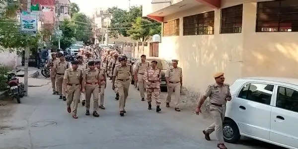 जयपुर पुलिस कमिश्नर ने भयमुक्त और शांतिपूर्वक चुनाव के लिए जयपुर में किया फ्लैग मार्च