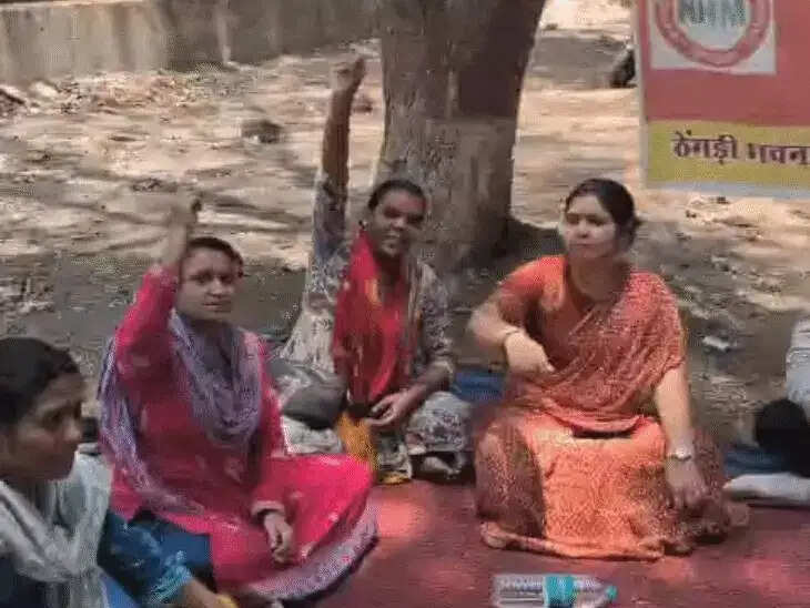 एनएचएम संविदा कर्मचारियों की हड़ताल जारी, मांगें नहीं मानीं तो 8 जून को मुख्यमंत्री आवास घेरने की चेतावनी