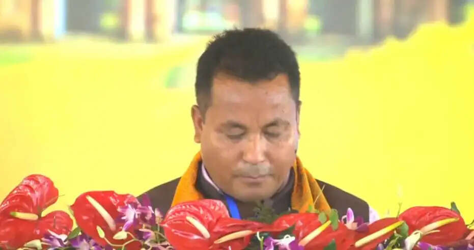 चरण बोडो फिर बने मंत्री, बोडो भाषा में ली शपथ