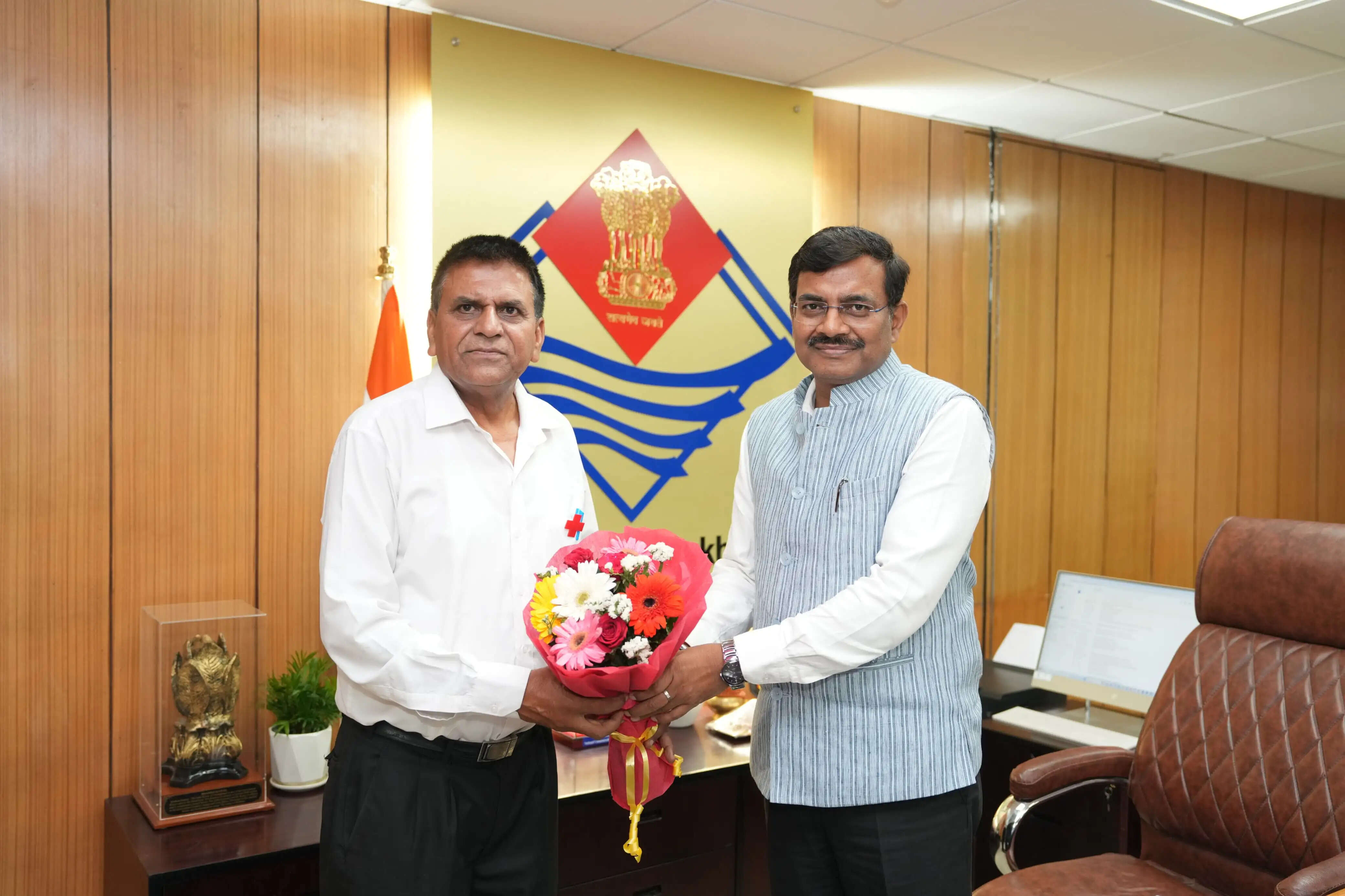 इंडियन रेडक्रॉस चेयरमैन नरेश चौधरी ने की मुख्य सचिव से भेंट