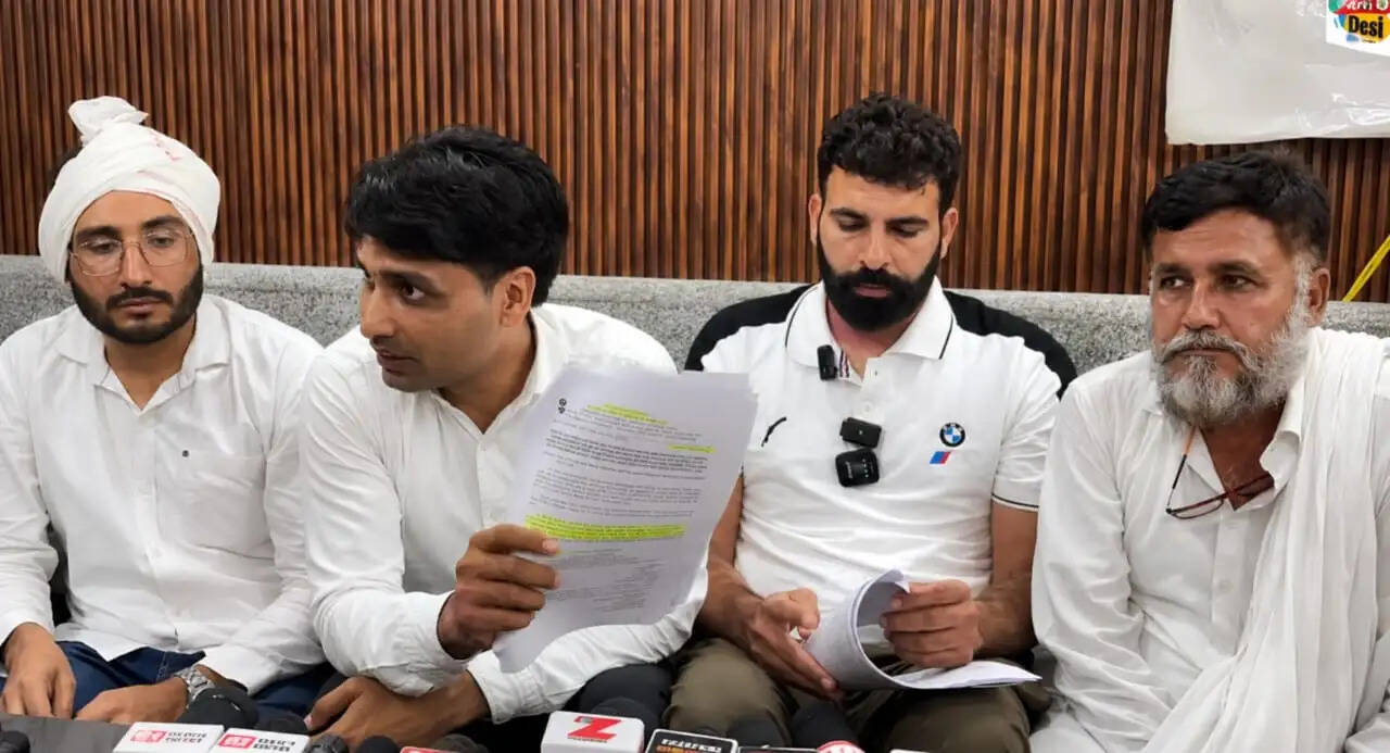 हांसी : टी कनेक्शन से पानी लेने की मांग पर अड़े ग्रामीण