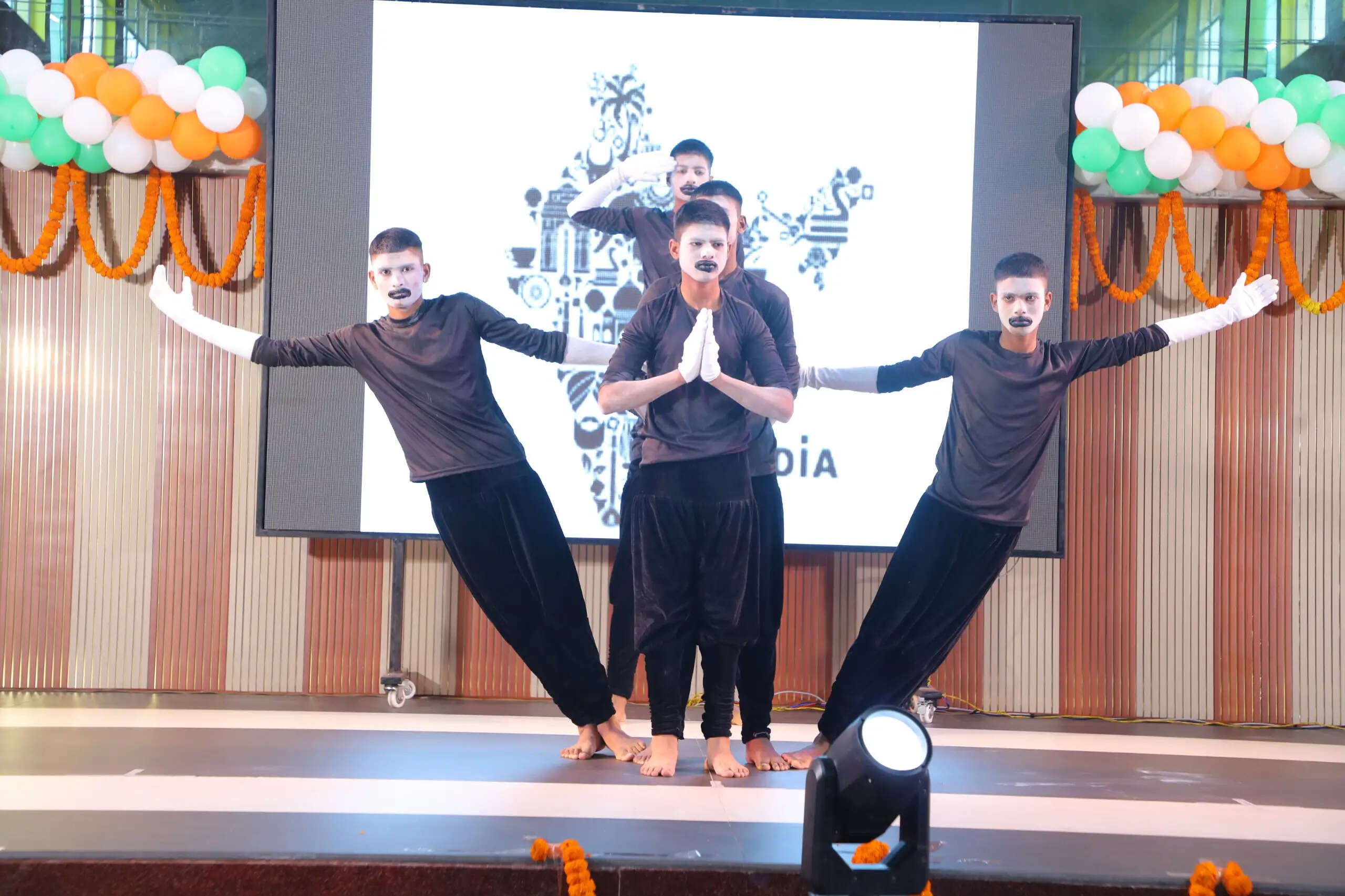 अम्बिकापुर : सैनिक स्कूल के 18वें स्थापना दिवस पर गूंजा राष्ट्रसेवा का संकल्प, कैडेट्स के नवाचार और प्रतिभा ने मोहा मन