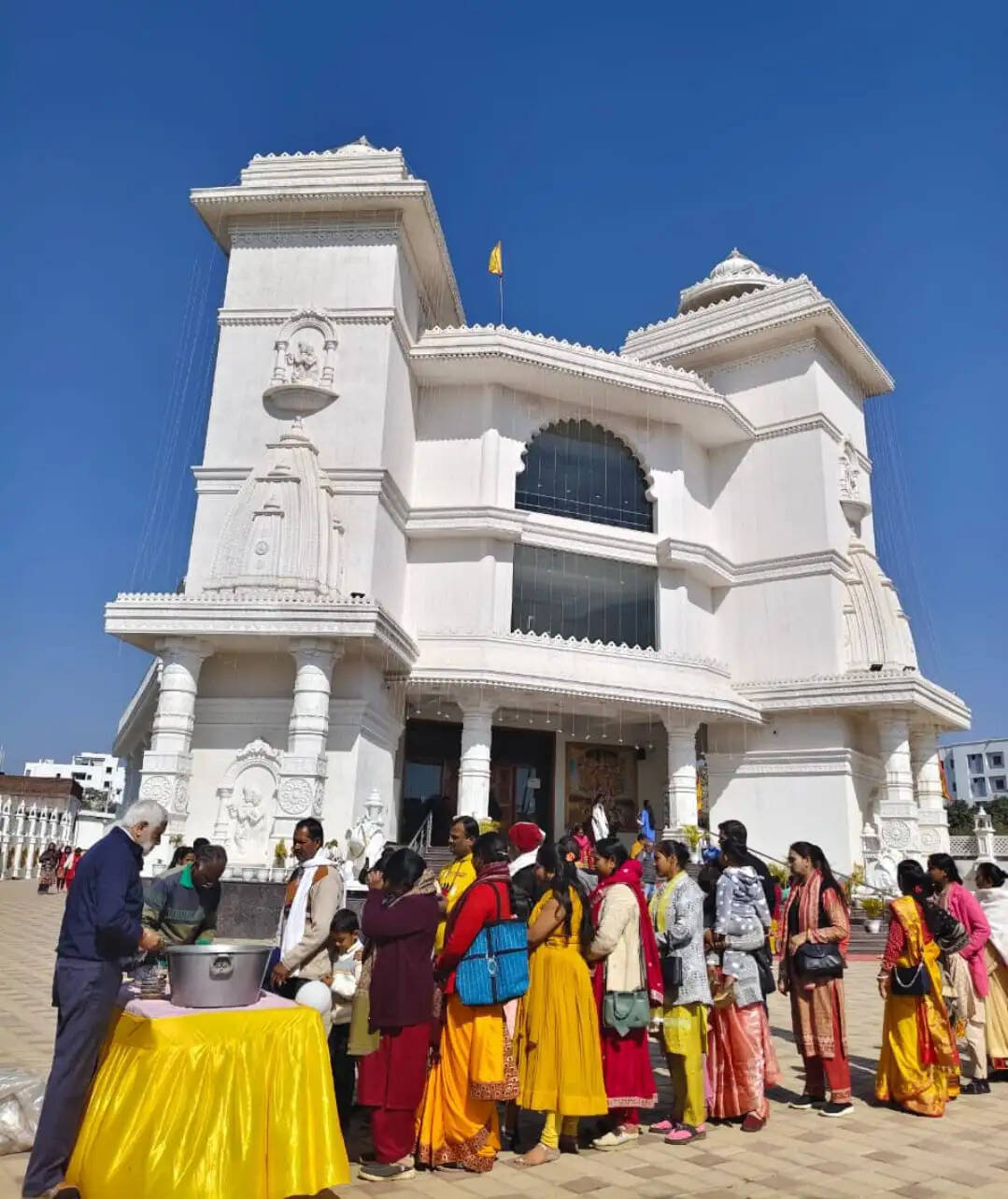 रसोई गैस की किल्लत से मंदिर और आश्रम की सेवा व्यवस्था प्रभावित