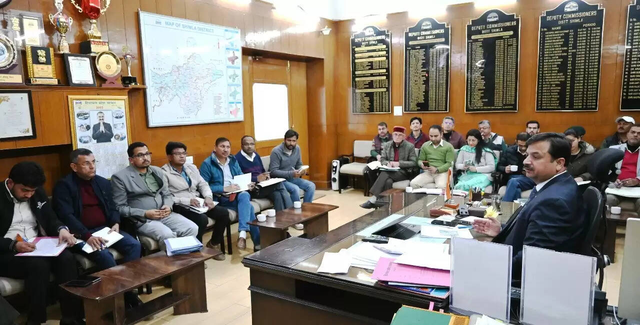 पाइप लीकेज से बना था भट्टाकुफर सड़क पर गड्ढा, ब्लास्टिंग पर रोक की सिफारिश