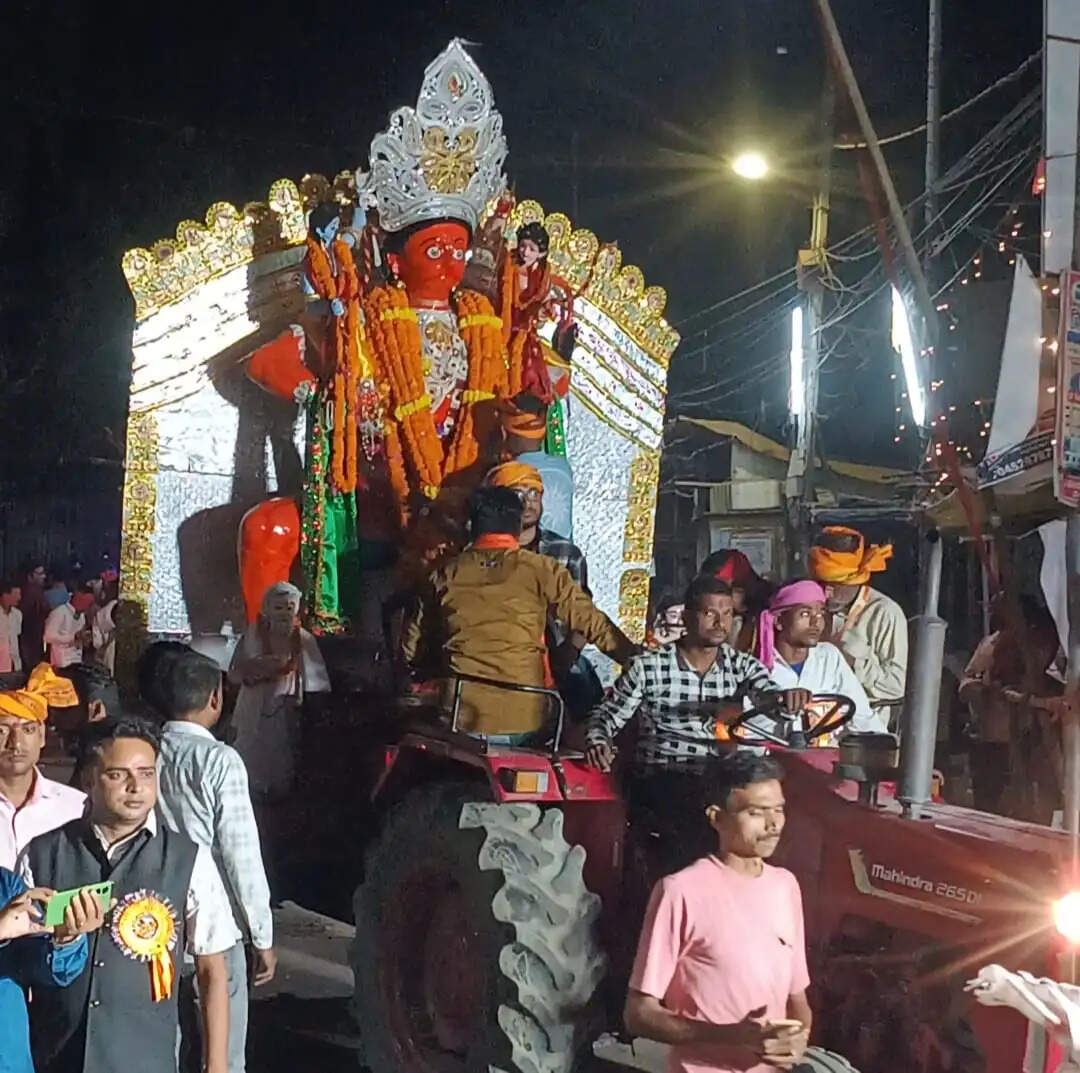 छपरा में लगभग 30 घंटे तक चले शोभायात्रा के बाद हुआ प्रतिमा विसर्जन हुआ