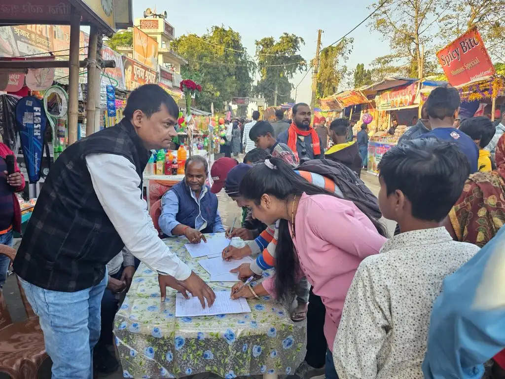 रेल ओवर ब्रिज निर्माण हेतु हस्ताक्षर अभियान में तीसरे दिन 2600 लोगों ने किये हस्ताक्षर