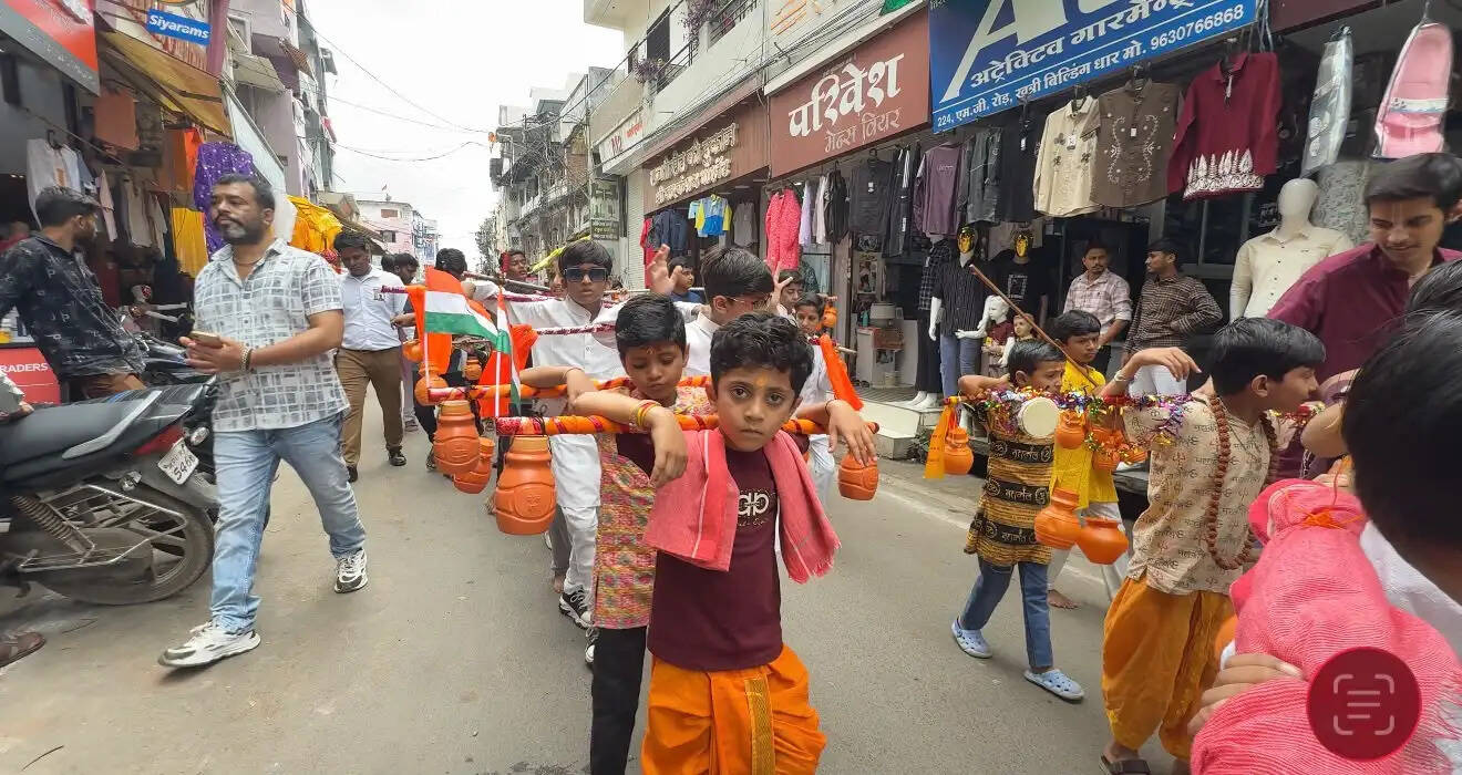 धार : 512 कांवड़ियों ने निकाली बाल गोपाल कांवड़ यात्रा, भक्ति के साथ दिखा अनुशासन और एकता का संदेश
