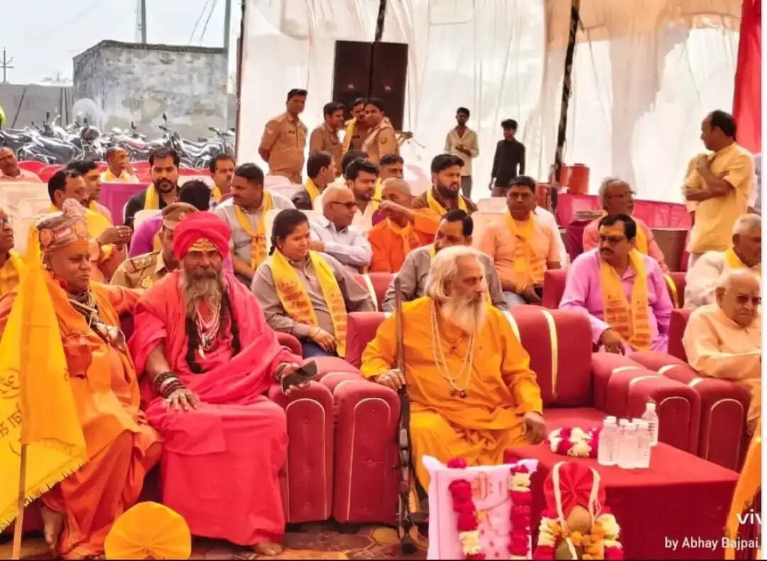 हिन्दू धर्म संकुचित करने के लिए धर्माचार्य ही जिम्मेदार: महंत राजूदास