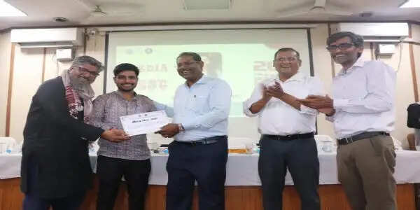 कार्य के प्रति ईमानदारी और स्पष्टता से मिलती है सफलता : कामाख्या नारायण सिंह