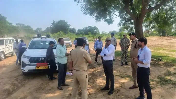 सीहोरः कलेक्टर-एसपी ने शारदीय नवरात्रि की व्यवस्थाओं को लेकर विजयासन देवी धाम ट्रस्ट की बैठक ली
