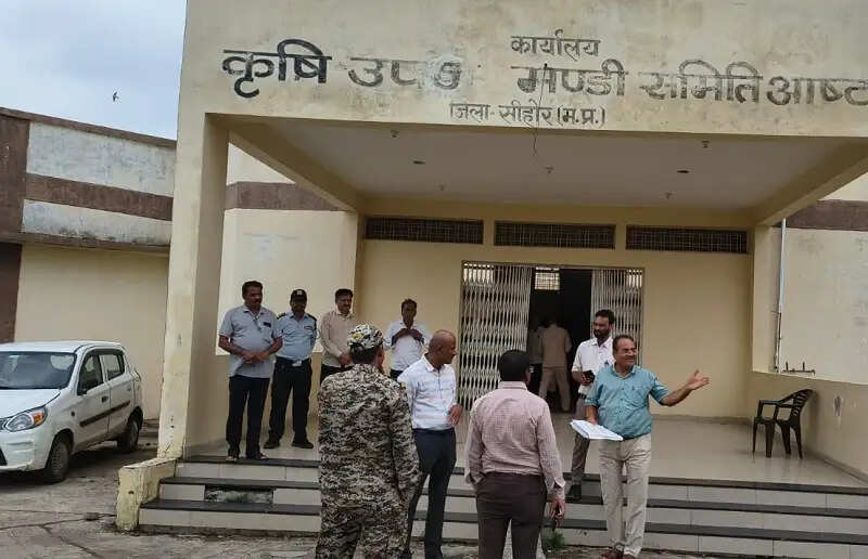 सीहोरः कलेक्टर ने किया आष्टा सिविल अस्पताल एवं नवीन कृषि उपज मंडी का निरीक्षण