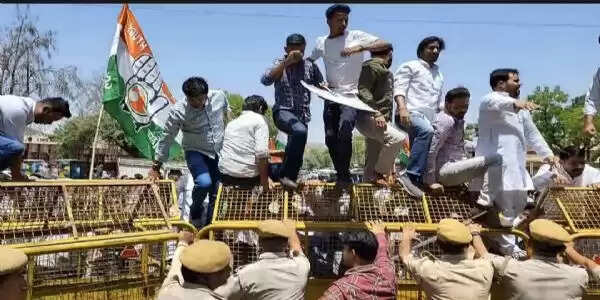 स्मार्ट सिटी कार्य में भ्रष्टाचार के विरोध में यूथ कांग्रेस ने किया कलेक्ट्रेट पर प्रदर्शन