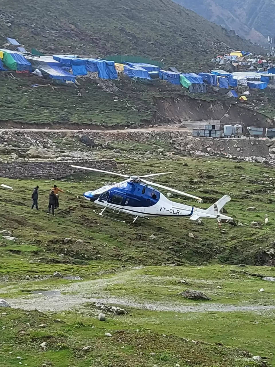 (अपडेट) केदारनाथ धाम में हेलिकॉप्टर की इमरजेंसी लैंडिंग, पायलट की सूझबूझ से बाल-बाल बचे श्रद्धालु