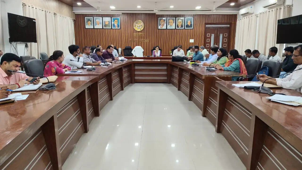मुरादाबाद : सीडीओ ने पांच वर्षों से लंबित ग्राम पंचायत और क्षेत्र पंचायत की ऑडिट की परीक्षण रिपोर्ट मांगी