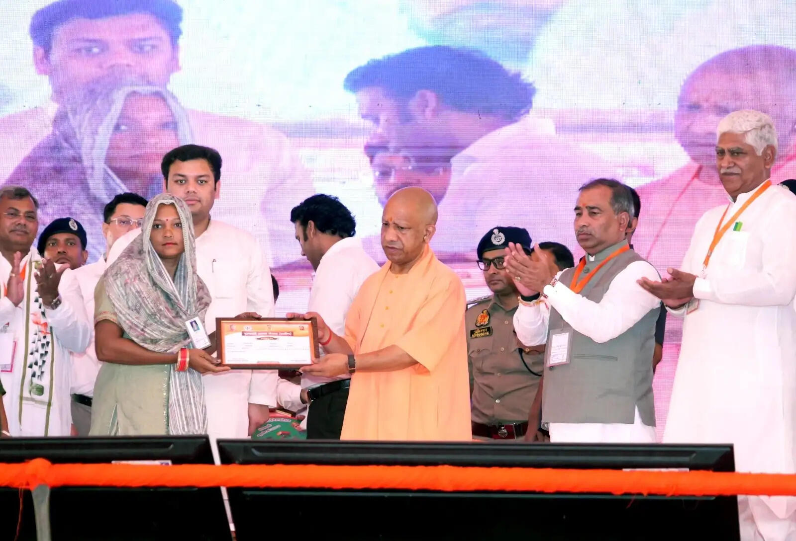 ( अपडेट ) दंगाइयों के मुकदमे वापस लेने का प्रयास करती थी सपा सरकार : मुख्यमंत्री योगी आदित्यनाथ