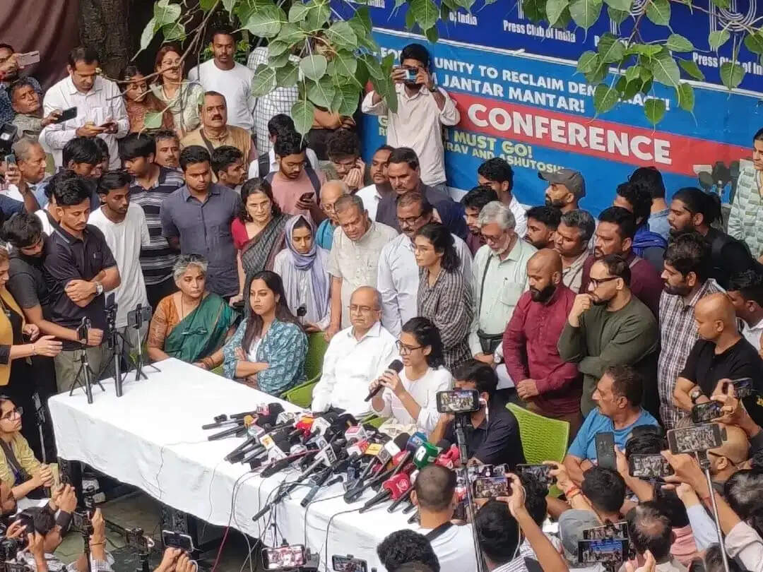 दीपके और नेहा बोरा बोले- चुनाव अधिकारों का उनका संघर्ष किसी व्यक्ति या पार्टी तक सीमित नहीं