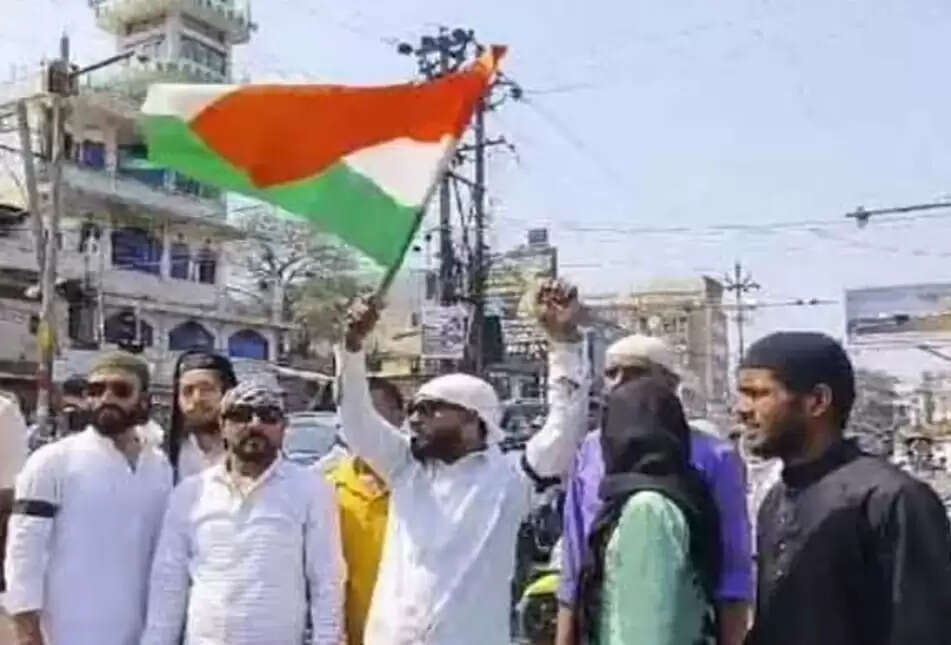 रांची में जुमे की नमाज के बाद काले बिल्ले लगाकर पहलगाम हमले का विरोध