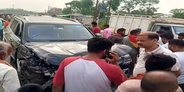 बिहार के बगहा में स्कार्पियो सवार ने 06 लोगों को मारी टक्कर, एक बच्चा गंभीर