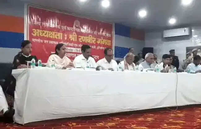 रेवाड़ी: प्लॉट कब्जा नहीं मिलने पर मंत्री का सख्त रुख, जांच और एफआईआर के निर्देश