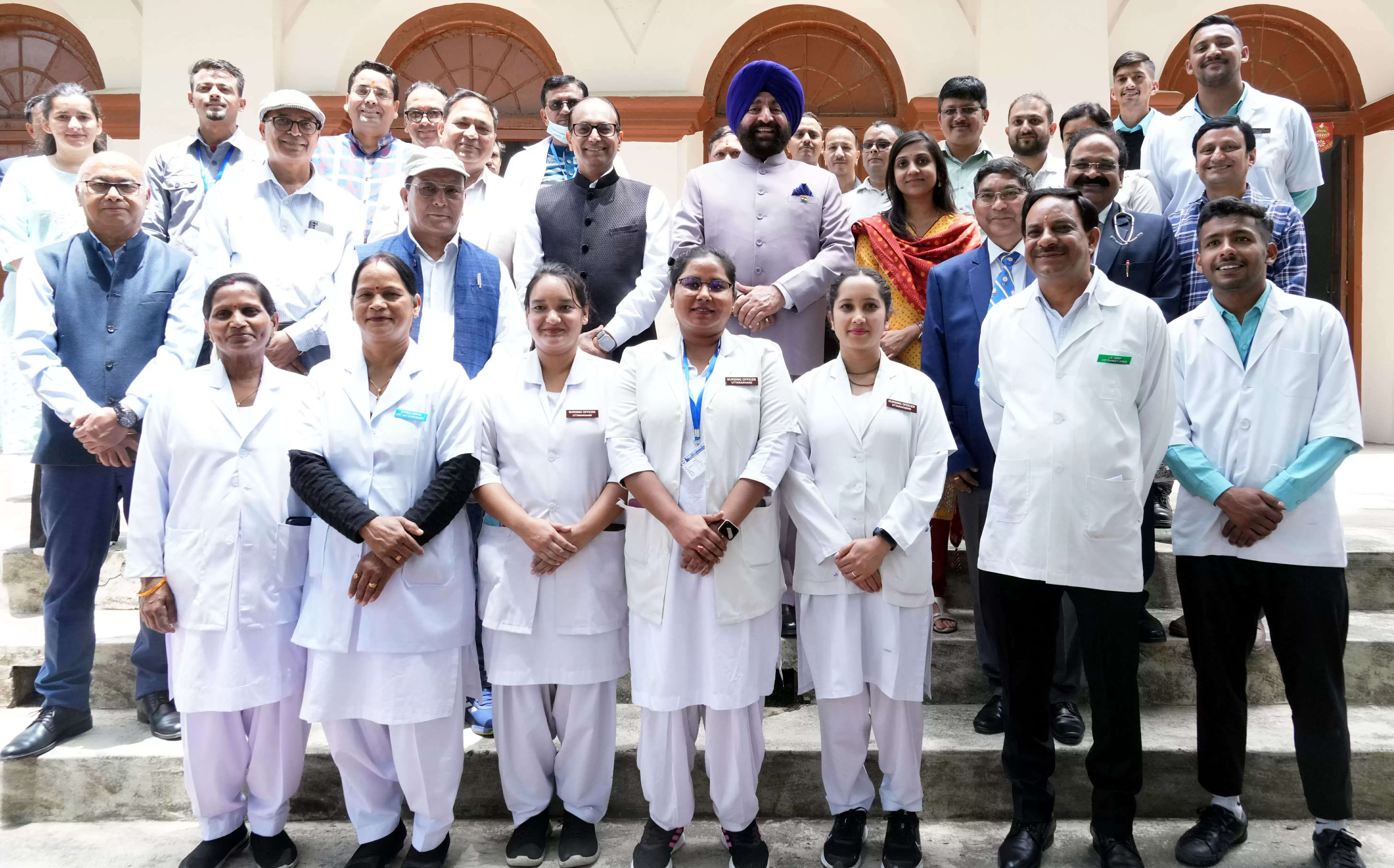 नैनीताल राजभवन में विशेष चिकित्सा शिविर में 172 लोगों का स्वास्थ्य परीक्षण