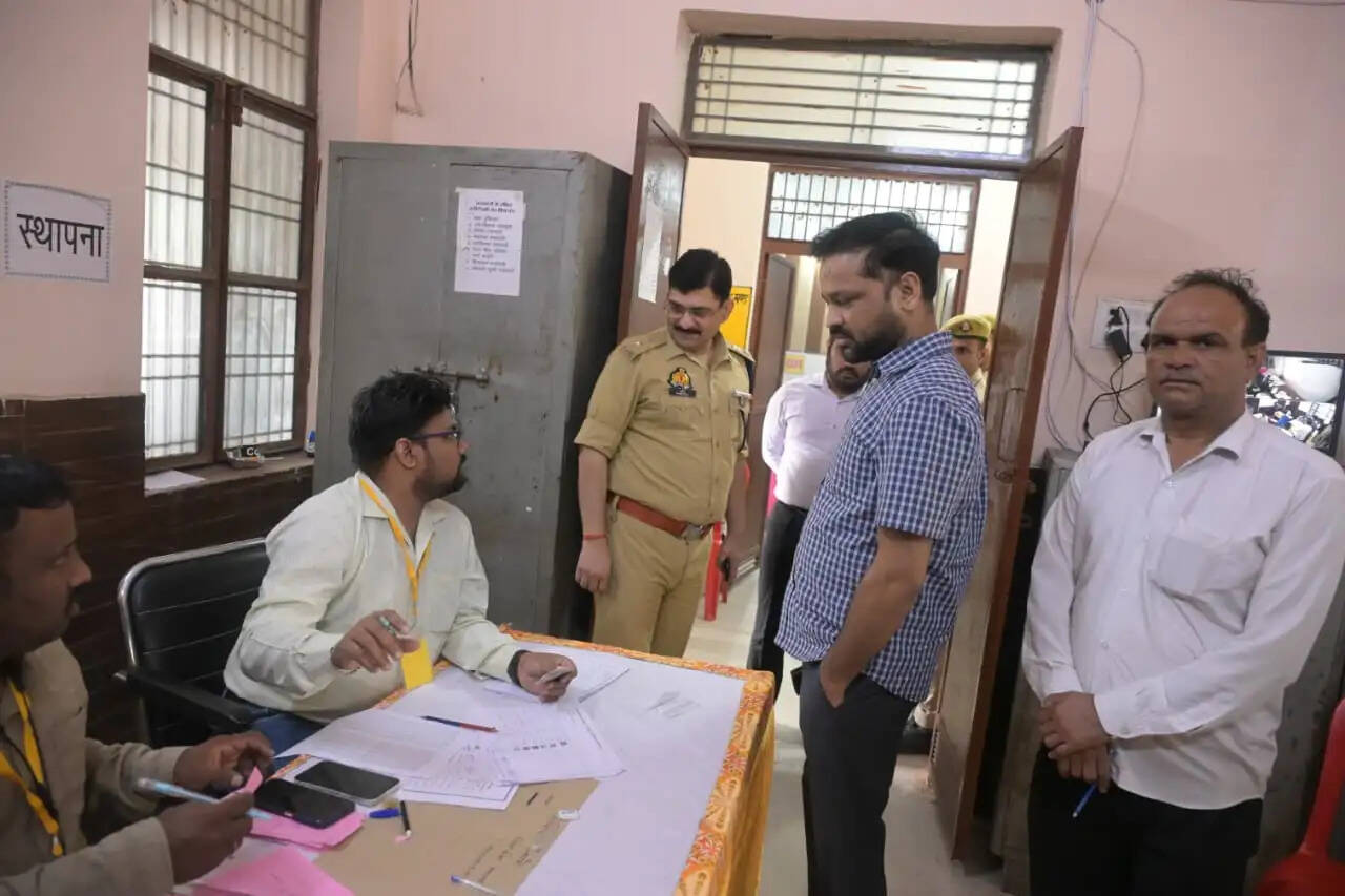 बागपत में एमएलसी चुनाव के लिए वोटिंग जारी, सुबह 10 बजे तक 8.37 फीसदी मतदान