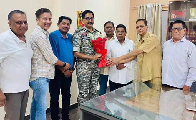 वरिष्ठ पत्रकारों ने बस्तर आईजी को नई जिम्मेदारी के लिए दी शुभकामनाएं