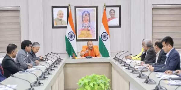 फील्ड पर उतरें अधिकारी, किसी श्रद्धालु को न सहनी पड़े असुविधा : मुख्यमंत्री योगी