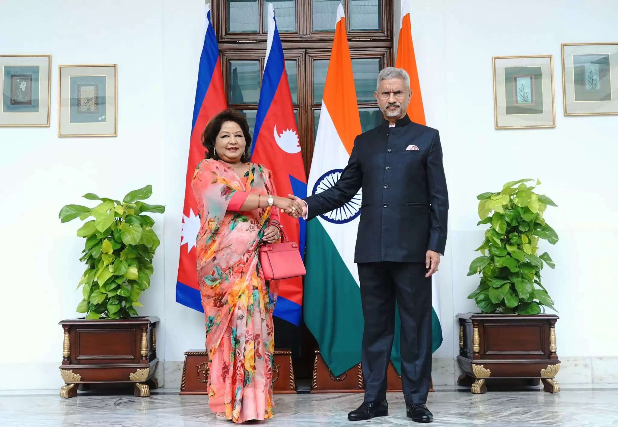 विदेश मंत्री डॉ एस जयशंकर और उनकी नेपाली समकक्ष के बीच वार्ता