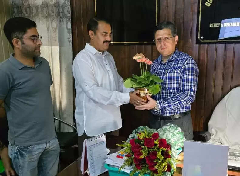 पीएम पैकेज कर्मचारियों की समस्याओं को लेकर राहत आयुक्त से की मुलाकात