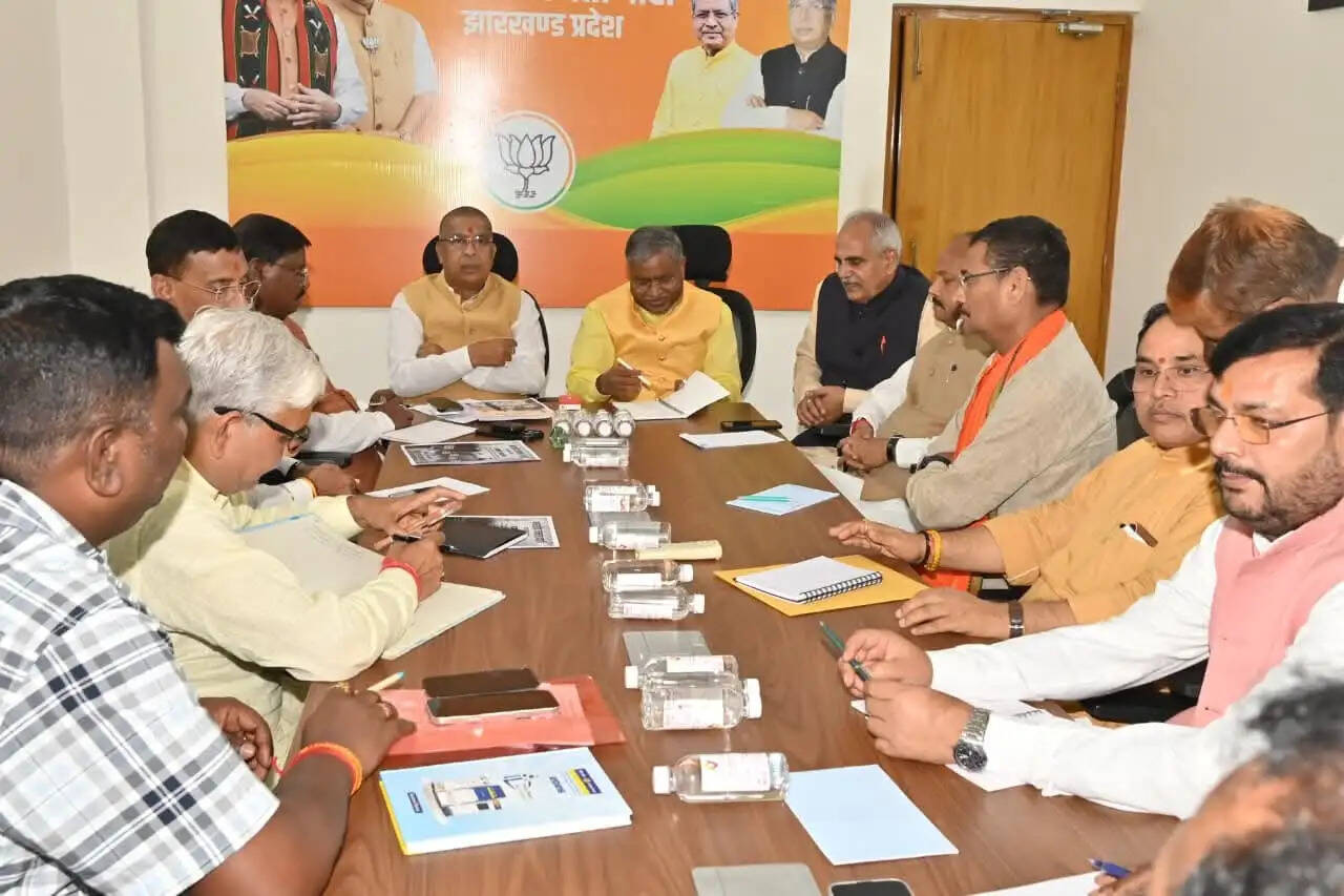 झारखंड भाजपा की कोर कमेटी की बैठक में वर्तमान राजनीतिक परिस्थितियों पर चर्चा
