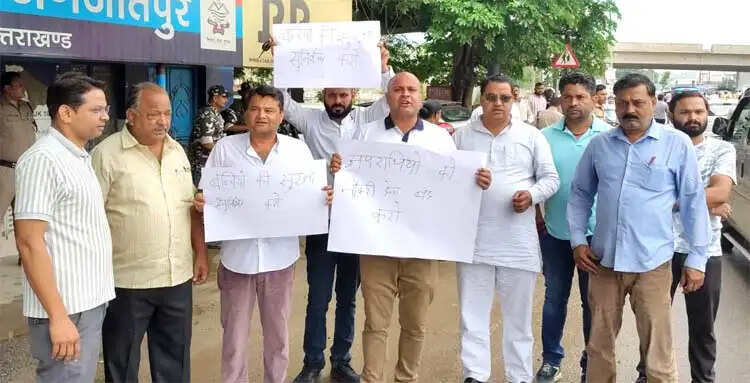 बच्चों के शोषण के खिलाफ कांग्रेस ने किया प्रदर्शन